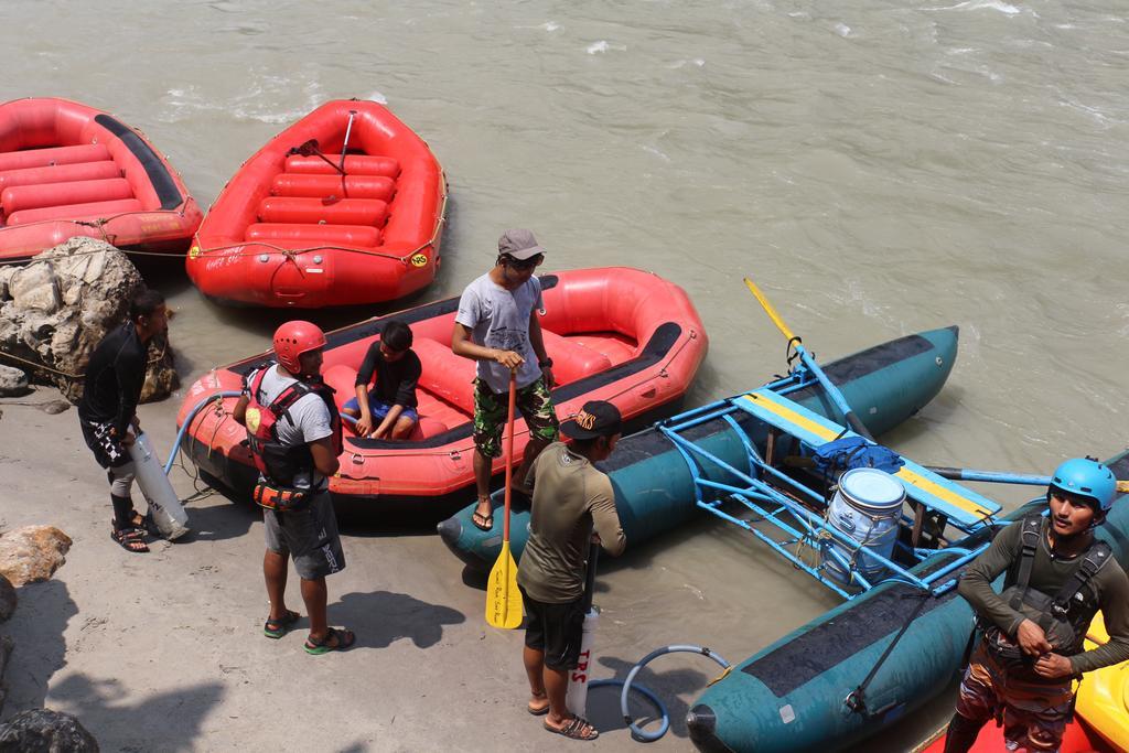 Trishuli River Side Resort Chitwan Exterior photo